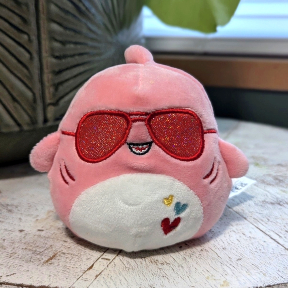 5" Selene the shark mystery box
